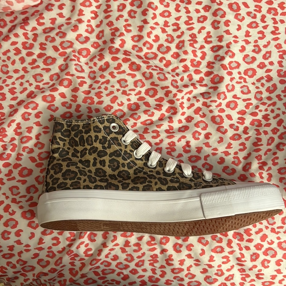 Adorable brand new hightop animal print sneakers
